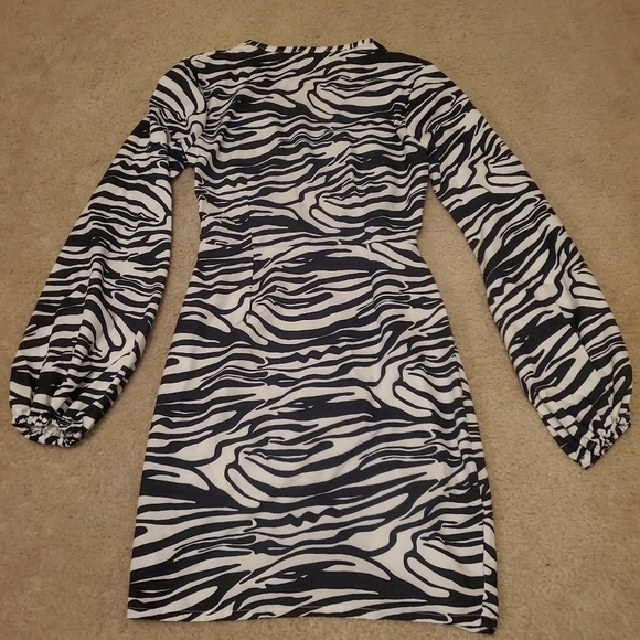 Pretty Little Thing Monochrome Zebra Print Tie Bust Cut Out Bodycon Dress - Picture 8 of 8